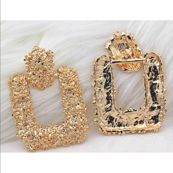CHUNKY✨METAL “GOLD RUSH”✨POST OR STUD EARRINGS - Picture 2 of 8